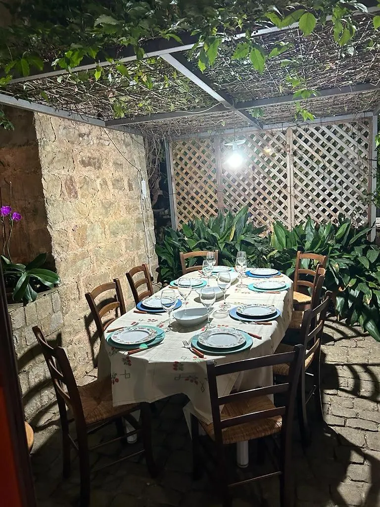 Lejlighed La Casetta Nel Cortile Castelbuono  Italien